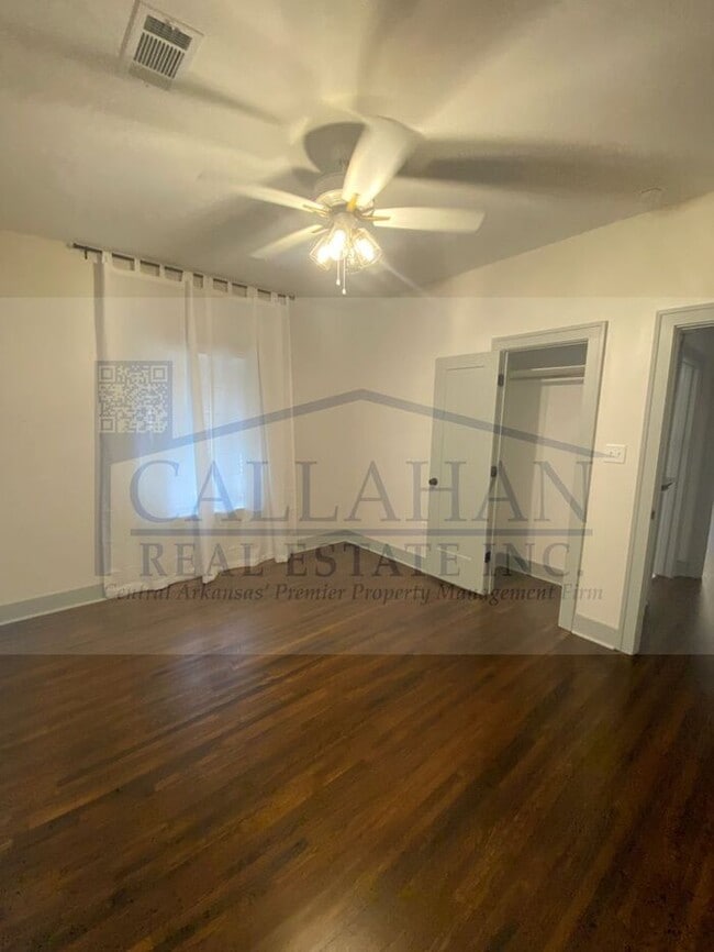 Building Photo - Hillcrest 2 Bedroom Bungalow