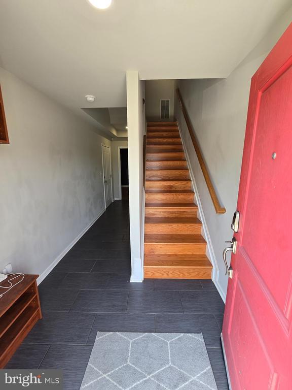Building Photo - 429 Woodcrest Dr SE
