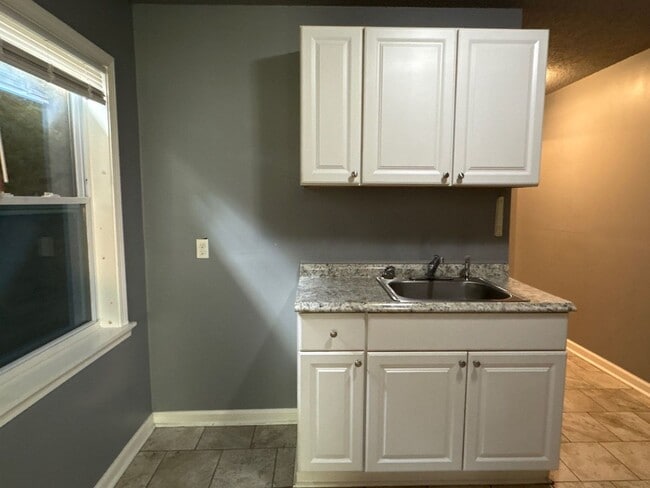Building Photo - Newly Refreshed 1 bedroom 1 bathroom Duplex - Open To Section 8