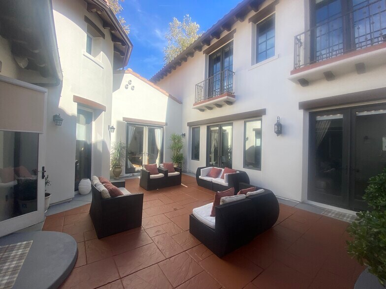 Building Photo - 4030 Prado De La Mariposa