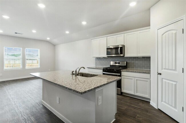 Building Photo - 326 Darwin Pl
