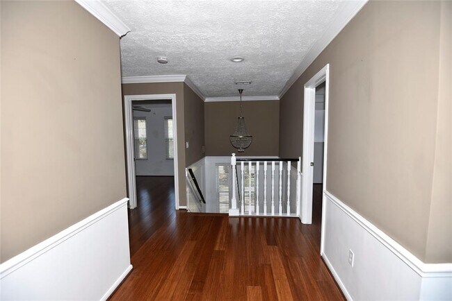 Building Photo - 102 S Timber Top Dr