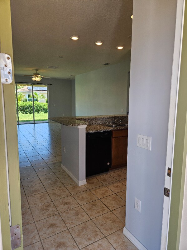 Building Photo - 250 Provence Pl