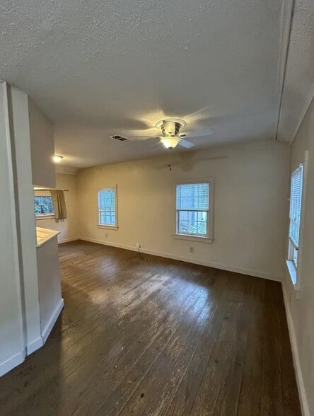 Building Photo - 208 W 1st St