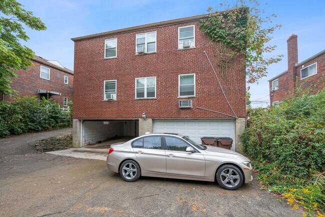 Building Photo - 632 Maple Dr