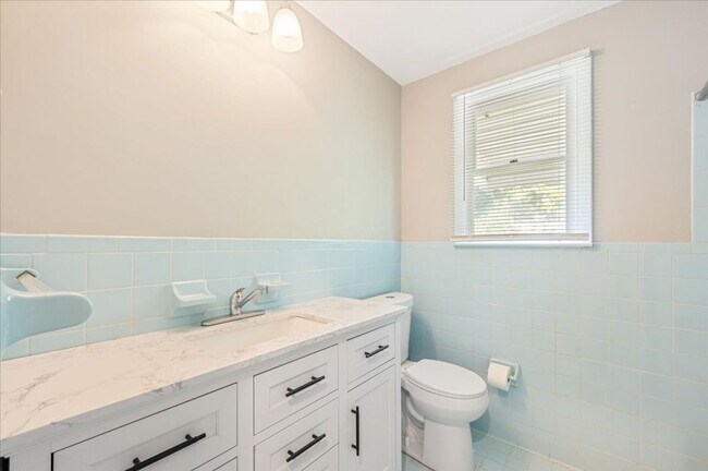 Building Photo - Recently Renovated 2-Bedroom Home – 1.5 Mi...