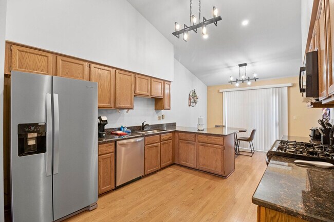 Building Photo - 121 S Windham Ln