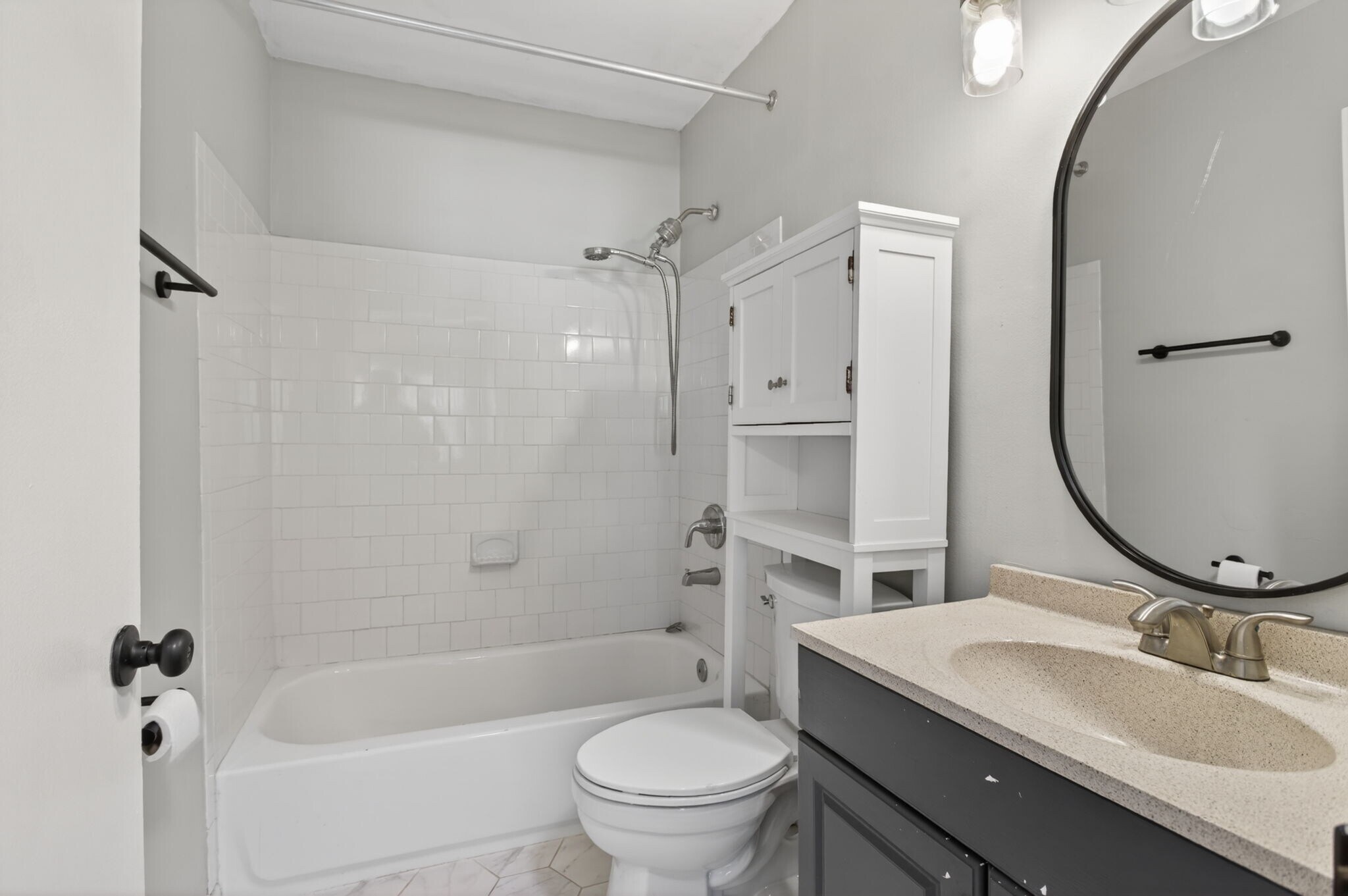 hall bath - 404 Roselynn Ln