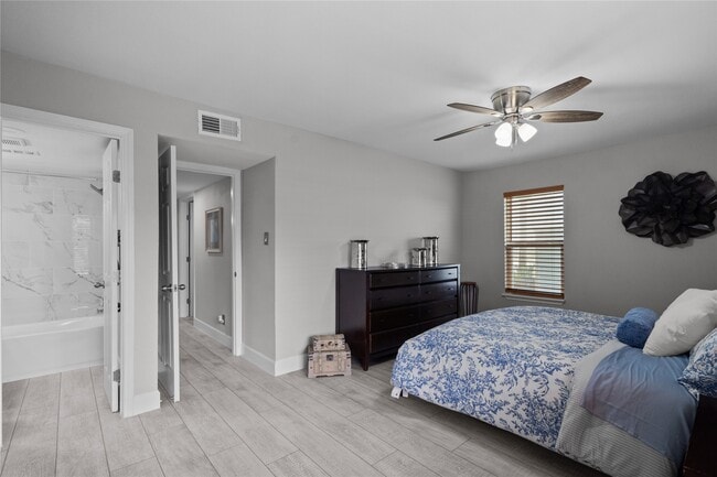 Building Photo - 8100 Seawall Blvd