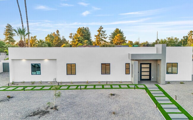Building Photo - 5540 E Dahlia Dr