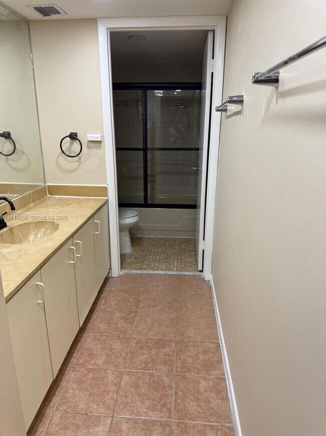 Building Photo - 10825 SW 112th Ave