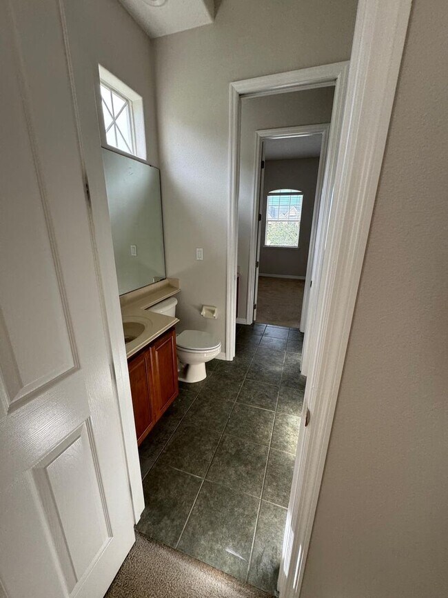 Building Photo - BRISTOL ESTATES 4 BEDRROM, 4 BATHROOMS, 3 CAR GARAGE HOUSE