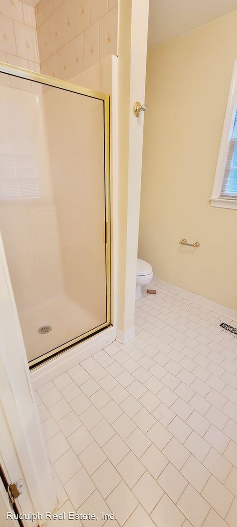 Building Photo - 4 br, 3.5 bath House - 1813 Strawberry Lane