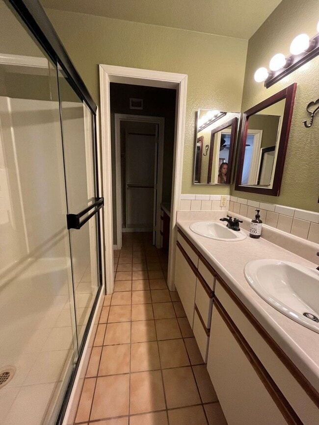Building Photo - 3 bedroom home in wine country