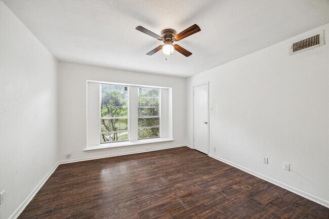 Building Photo - 5779 Easthampton Dr
