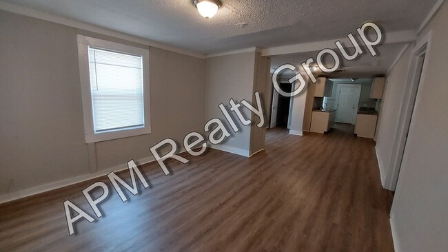 Building Photo - Renovated house in Melrose Heights