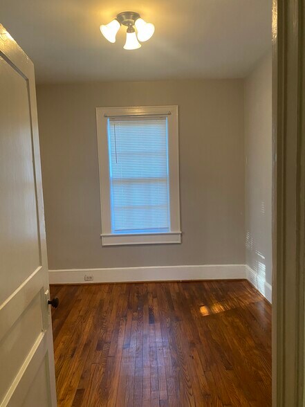 Building Photo - 2103 Marion St