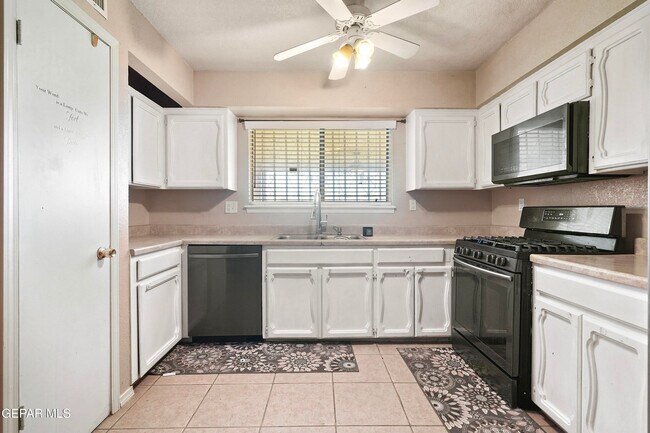 Building Photo - 9304 W Osborne Rd