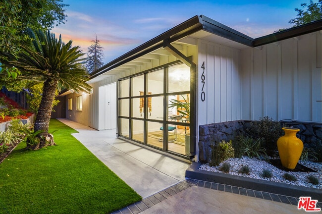 Building Photo - 4670 Brewster Dr