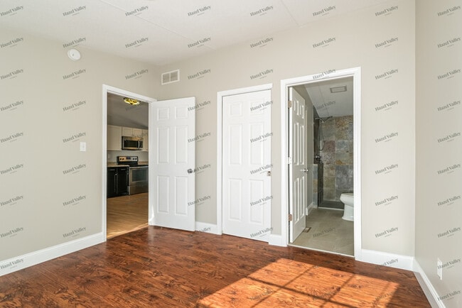 Building Photo - 147 El Jon Ln.