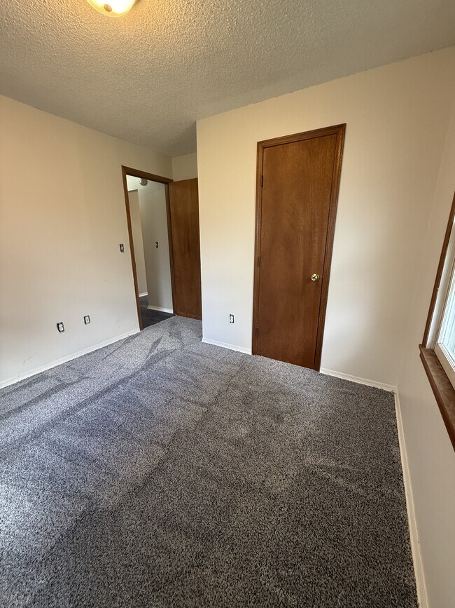 Building Photo - 3150 W Mentor Ave