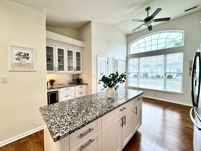 Building Photo - READY NOW!! End-Unit Loft-Style Condo w/1s...