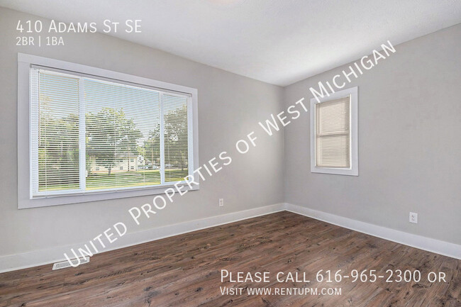 Building Photo - Available Now | Cozy 2 Bedroom 1 Bathroom ...