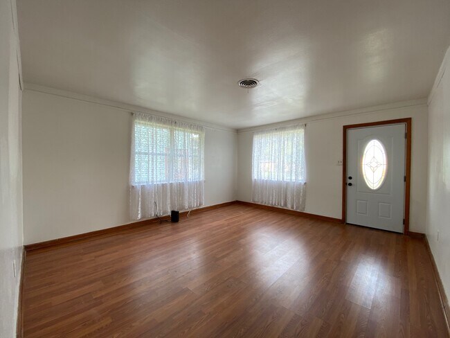 Building Photo - 1029 Terry St