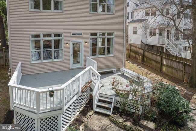 Building Photo - 317 W College Terrace