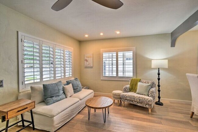 Building Photo - 4 Bed, 3 Bath, stunning home, located in t...