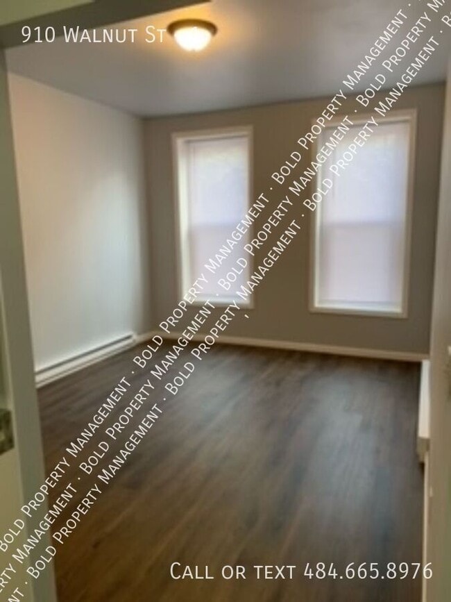 Building Photo - 910 Walnut St