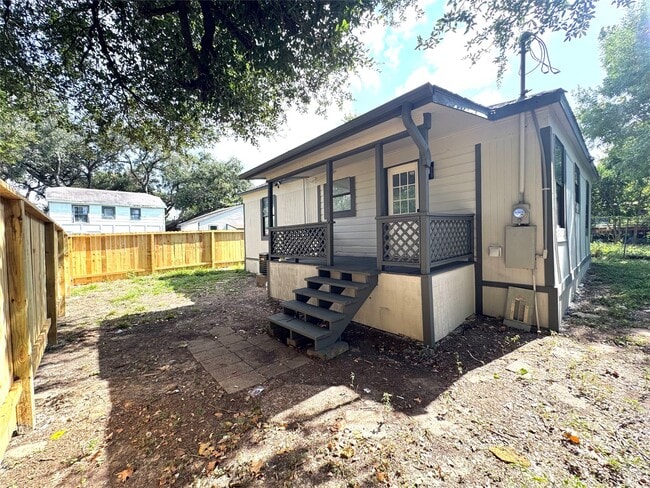 Building Photo - 7640 Broadview Dr