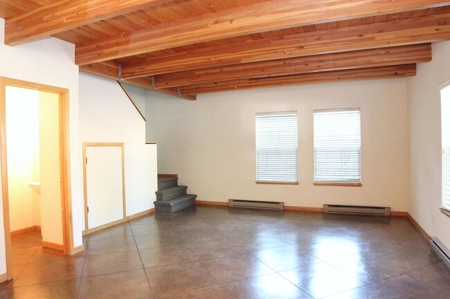 Building Photo - 209 W Mulberry St