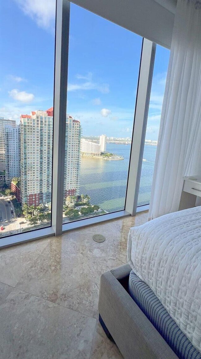 Building Photo - 1300 Brickell Bay Dr