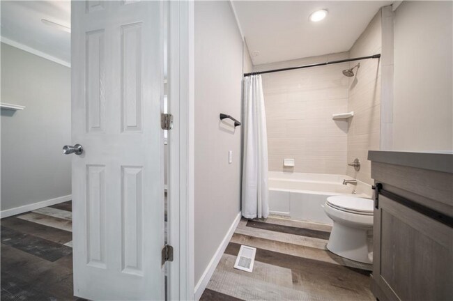 Building Photo - 312 Main St