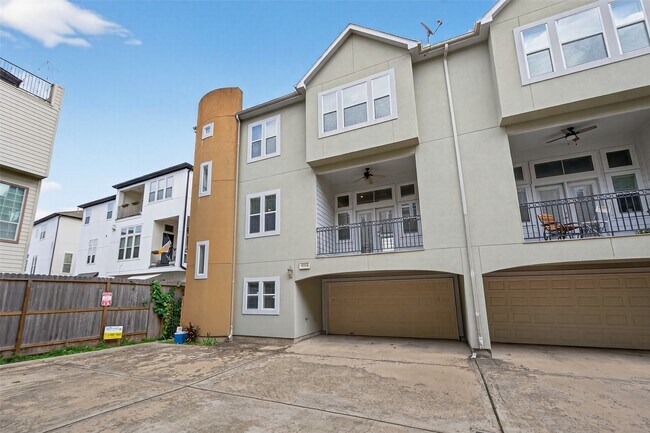 Building Photo - 5732 Kansas St