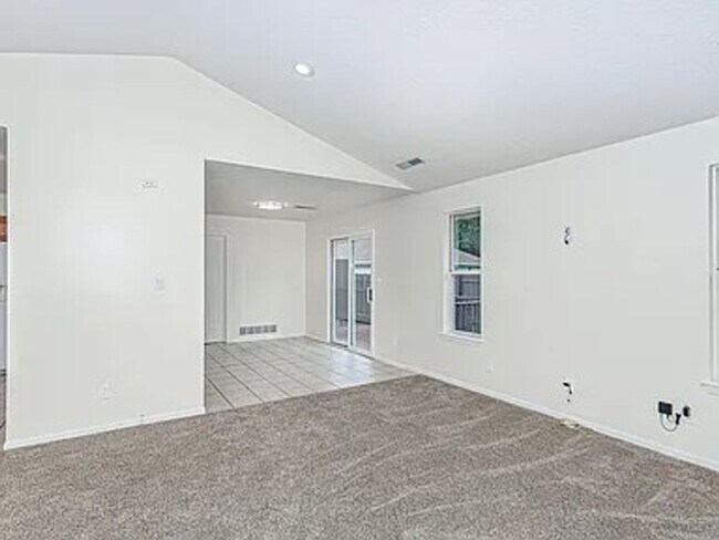 Building Photo - 3804 Larkspur Ct