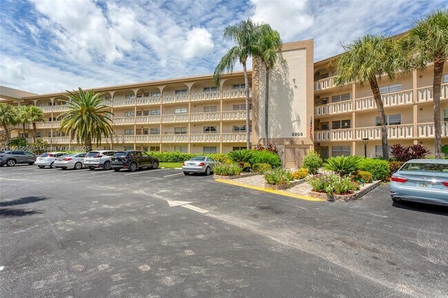 Building Photo - 2303 Lucaya Ln