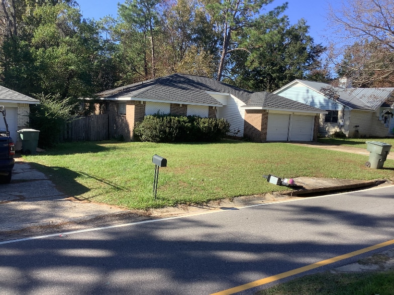 Building Photo - 109 Lake Forest Blvd