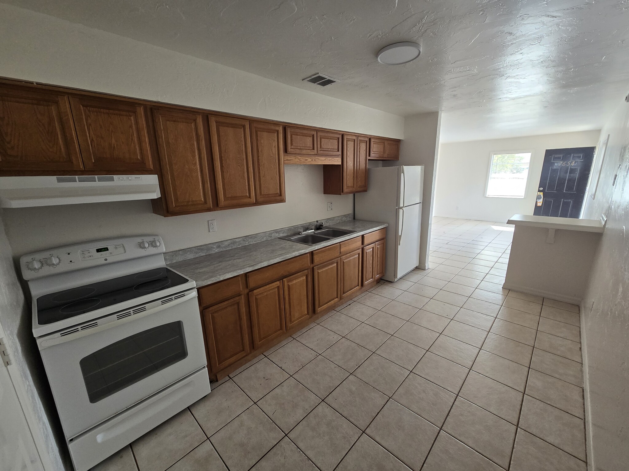 Building Photo - 7652 Chase Rd