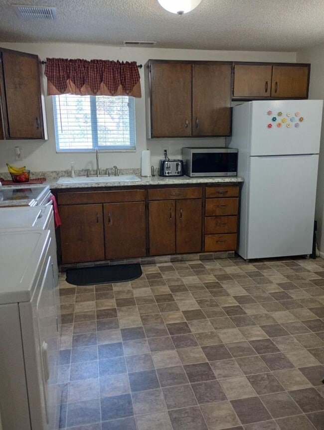 Building Photo - Cozy 2 Bedroom in Downtown Provo