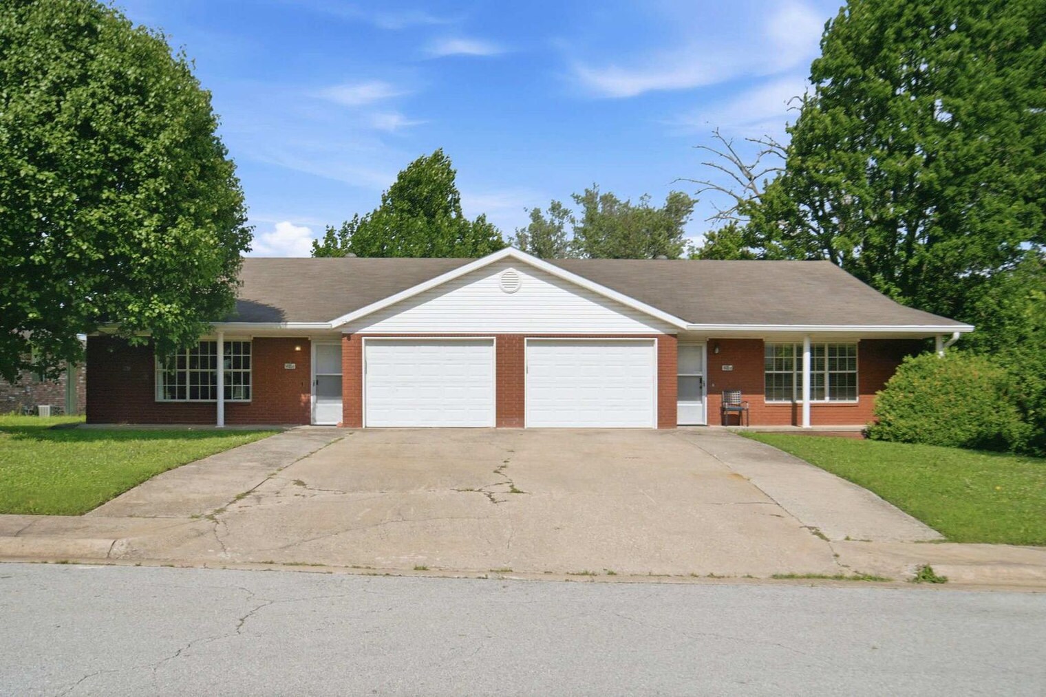 Building Photo - 1405 Camellia Dr