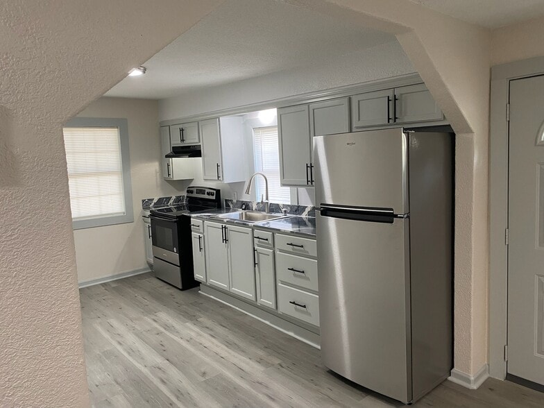 Building Photo - 626 Edward St