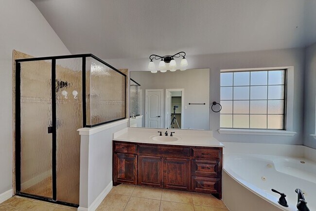 Building Photo - 601 Green Pointe Dr