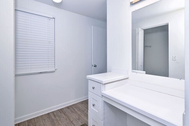 Building Photo - 812 Stony Dr