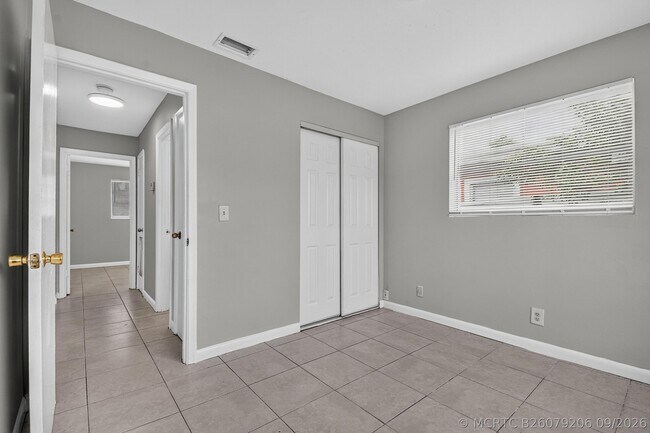 Building Photo - 1037 W 28th St