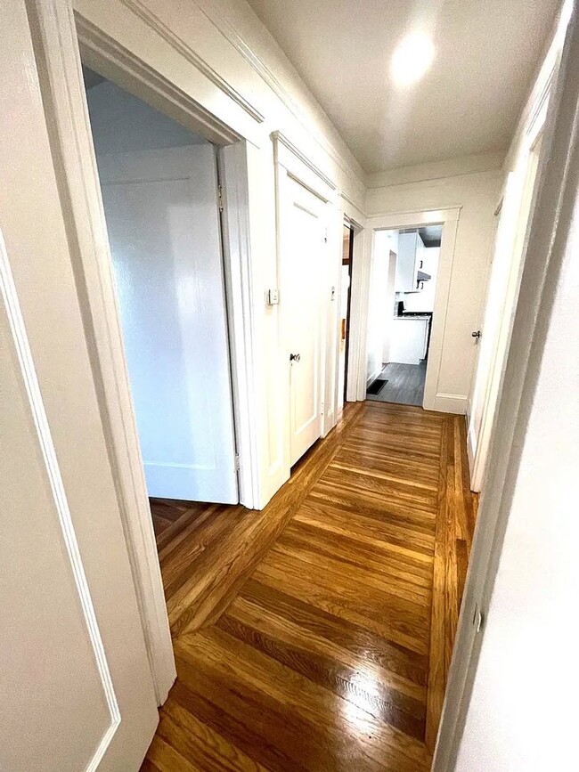 Building Photo - SF Renovated 4 Bed / 2 Bath / 2,170 SF House