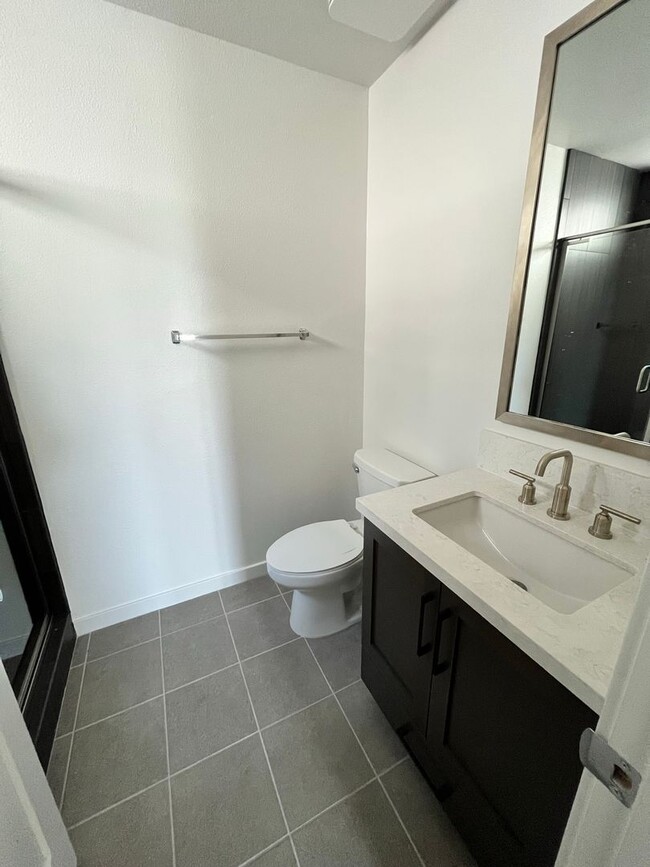 Building Photo - Charming Rooftop 3 Bed / 3 Bath Townhome Just Blocks from the Beach! Available for Pre-LEASE TODAY!