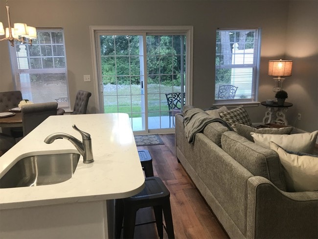 Building Photo - 2405 Rosa RoadRidge Manor Ct