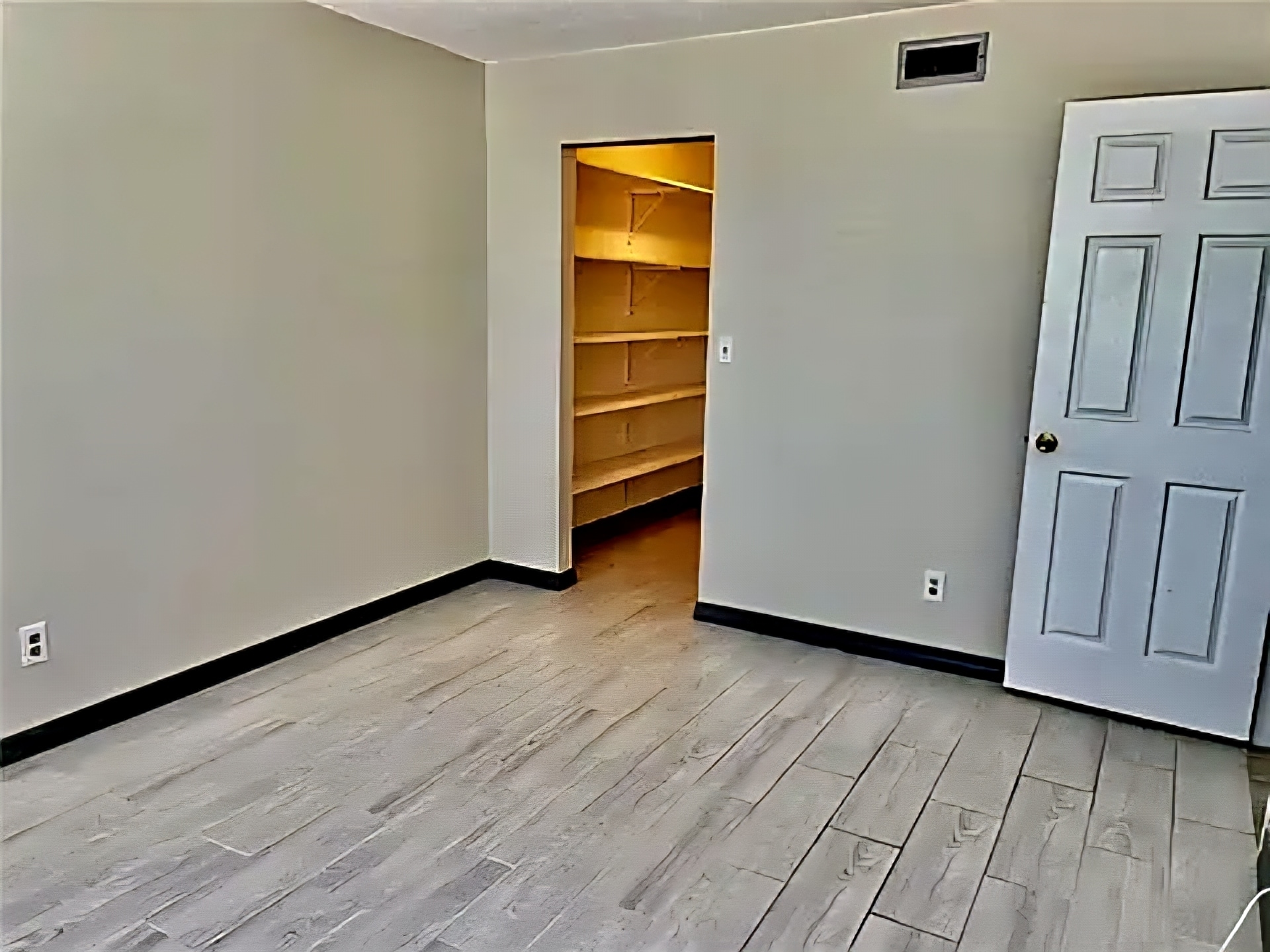 Building Photo - 831 N Keene Rd